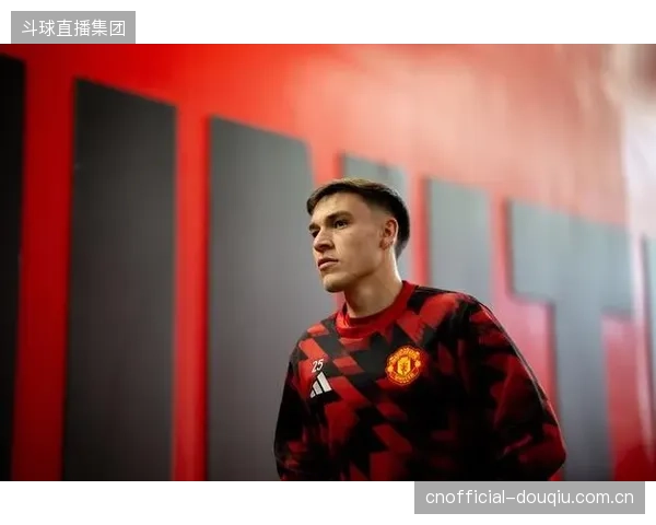 乌加特高价转会曼联进入新平台，其在英超的适应情况将影响世界杯状态。